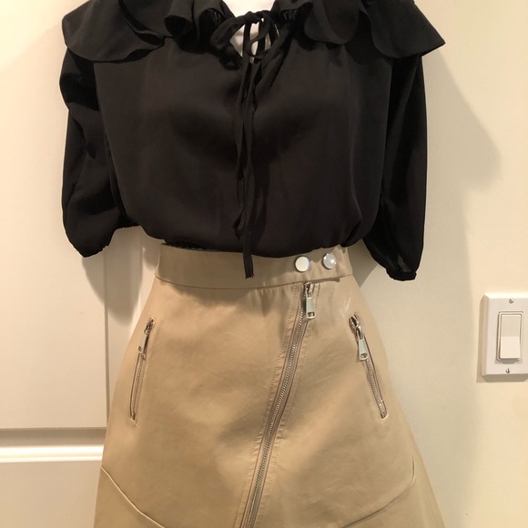 Liberty love NWOT Black cold shoulder top size EX Small w ruffles across the top - Picture 4 of 5